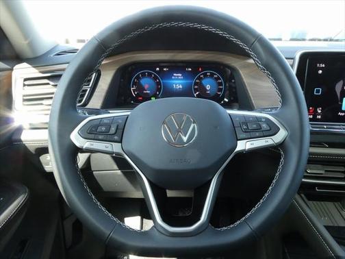 2025 Volkswagen Atlas 2.0T SE w/Technology 4MOTION