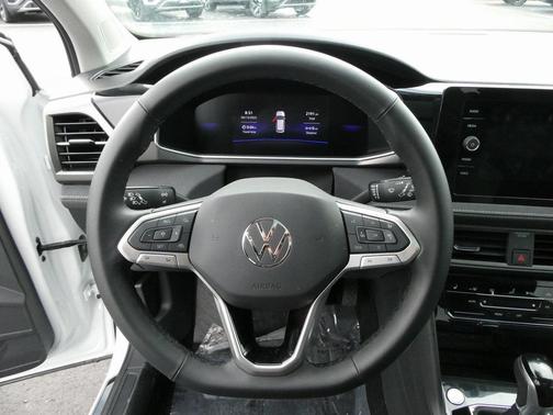 2025 Volkswagen Taos 1.5T SE Black