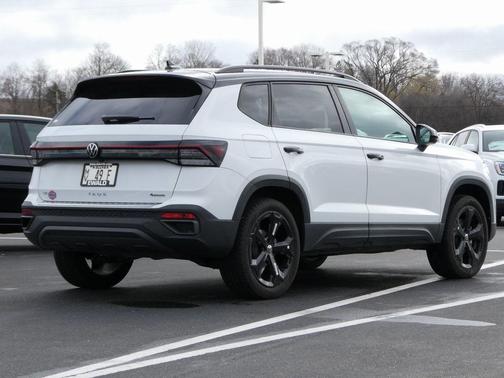 2025 Volkswagen Taos 1.5T SE Black