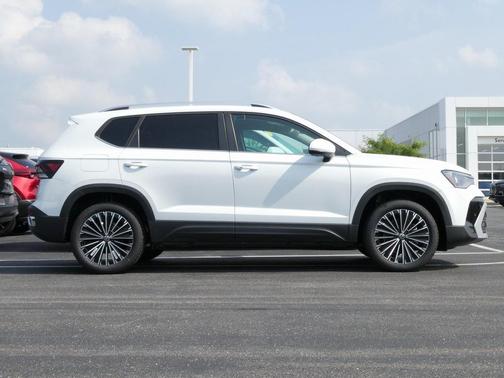 2025 Volkswagen Taos 1.5T SE Black