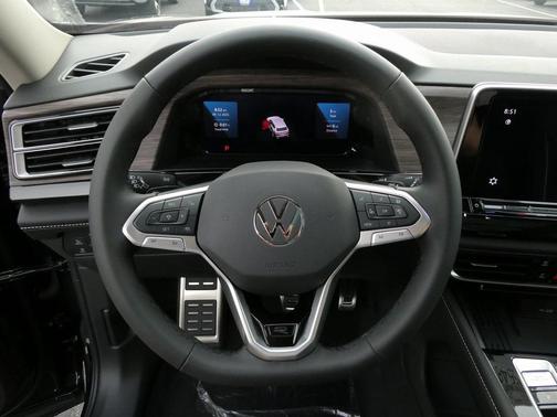 2025 Volkswagen Atlas 2.0T SEL Premium R-Line 4MOTION