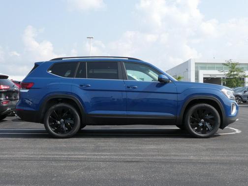 2025 Volkswagen Atlas 2.0T SE w/Technology 4MOTION
