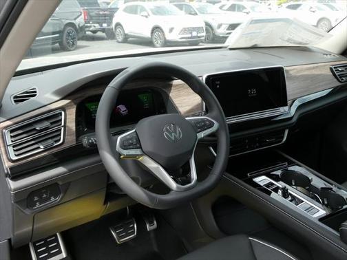 2025 Volkswagen Atlas 2.0T SEL Premium R-Line 4MOTION