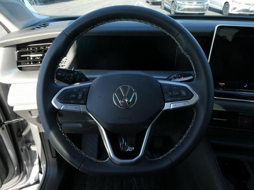 2025 Volkswagen Tiguan 2.0T SE 4MOTION