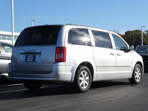 2010 Chrysler Town & Country Touring