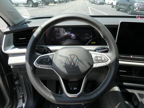 2025 Volkswagen Tiguan 2.0T SE 4MOTION