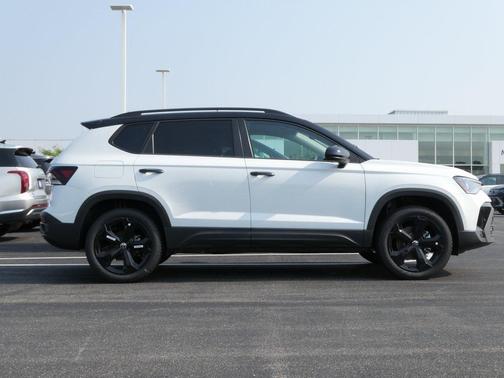 2025 Volkswagen Taos 1.5T SE Black