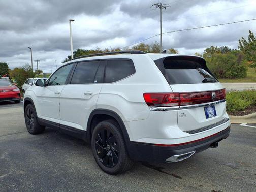 Opal White 2026 Volkswagen Atlas 2.0T SE w/Technology 4MOTION
