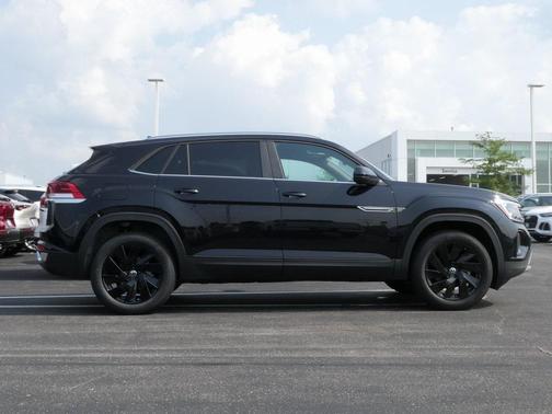 2025 Volkswagen Atlas Cross Sport 2.0T SE w/Technology 4MOTION