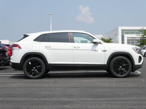 2025 Volkswagen Atlas Cross Sport 2.0T SE w/Technology 4MOTION