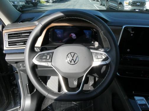 2026 Volkswagen Atlas 2.0T SE w/Technology 4MOTION
