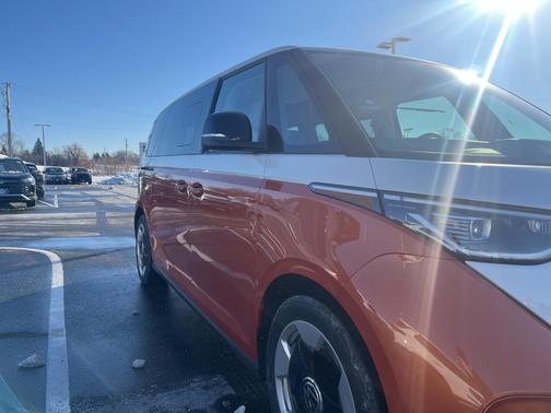 2025 Volkswagen ID. Buzz Pro S Plus with 4MOTION