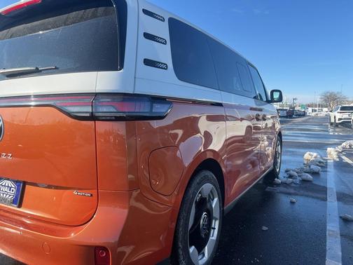 2025 Volkswagen ID. Buzz Pro S Plus with 4MOTION