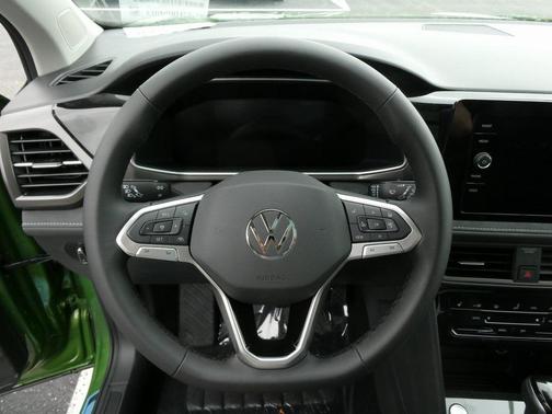 2025 Volkswagen Taos 1.5T SE Black