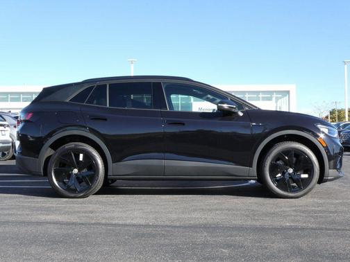 deep black pearl 2025 Volkswagen ID.4 AWD Pro S