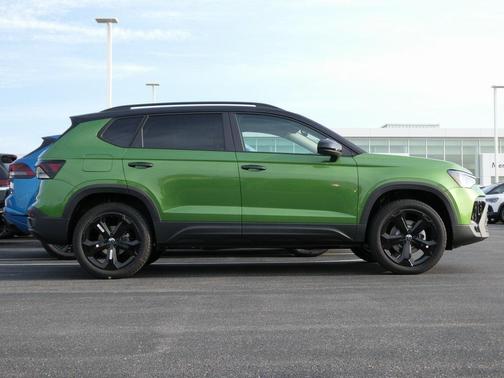 2025 Volkswagen Taos 1.5T SE Black