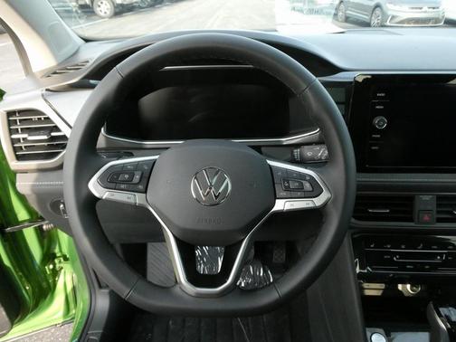 2025 Volkswagen Taos 1.5T SE Black