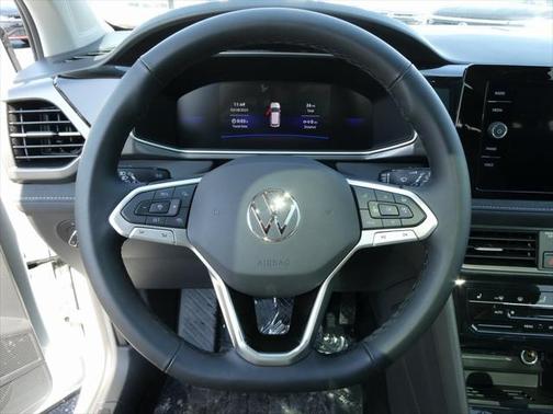 2025 Volkswagen Taos 1.5T SE Black