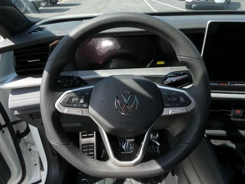 2025 Volkswagen Tiguan 2.0T SE 4MOTION