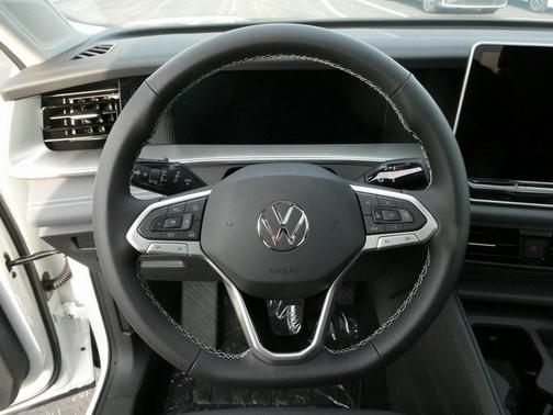 2025 Volkswagen Tiguan 2.0T SE 4MOTION
