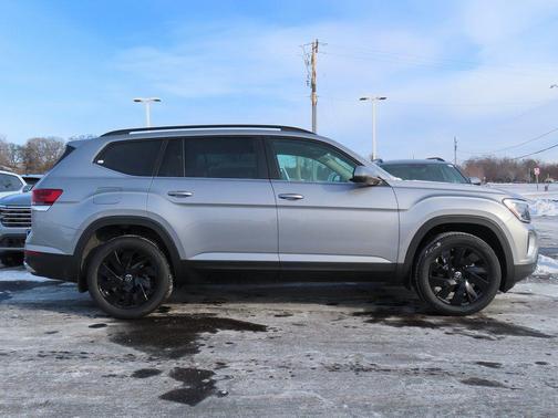 Silver Mist Metallic 2026 Volkswagen Atlas 2.0T SE w/Technology 4MOTION