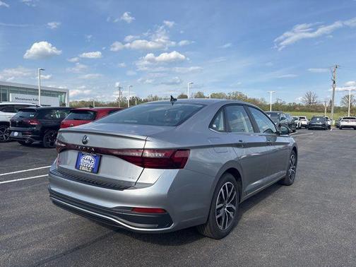 Pyrite Silver Metallic 2026 Volkswagen Jetta 1.4T SE
