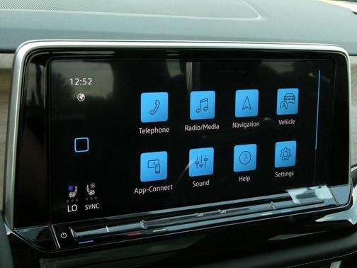 2025 Volkswagen Atlas 2.0T SE w/Technology 4MOTION