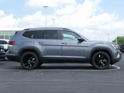 2025 Volkswagen Atlas 2.0T SE w/Technology 4MOTION