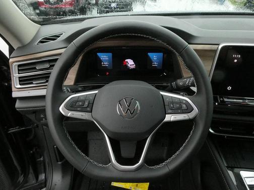 2025 Volkswagen Atlas 2.0T SE w/Technology 4MOTION