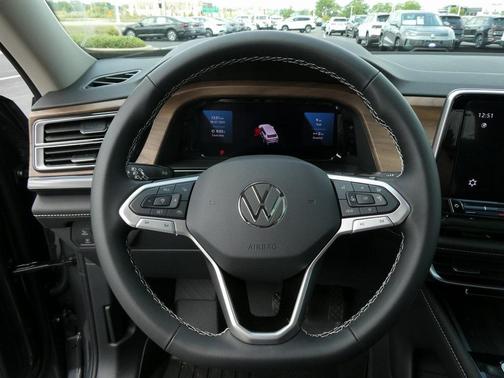 2025 Volkswagen Atlas 2.0T SE w/Technology 4MOTION