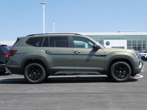 2025 Volkswagen Atlas 2.0T Peak Edition