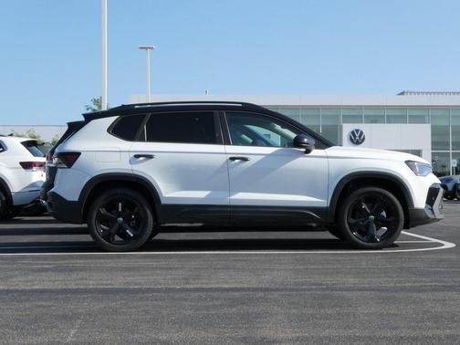 2025 Volkswagen Taos 1.5T SE Black