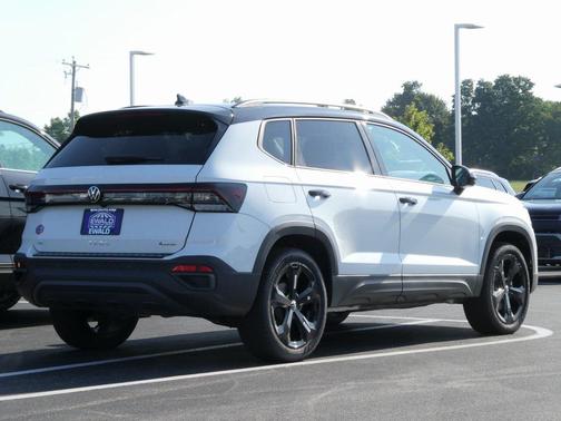 2025 Volkswagen Taos 1.5T SE Black