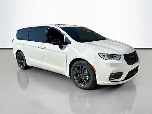 2026 Chrysler Pacifica L