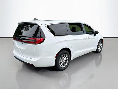 Pw7 2027 Chrysler Pacifica L