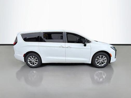 Pw7 2027 Chrysler Pacifica L