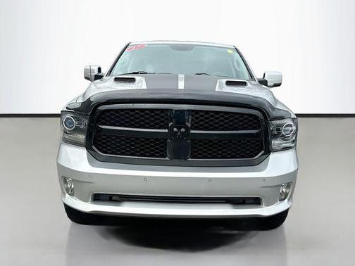 Bright Silver Metallic Clearcoat 2017 RAM 1500 Night Crew Cab 4x4 5'7' Box