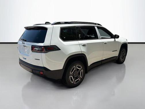 Bright White Clearcoat 2026 Jeep Cherokee Laredo 4x4