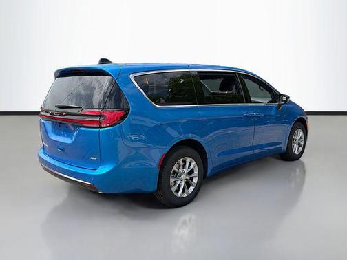 Pbj 2027 Chrysler Pacifica L