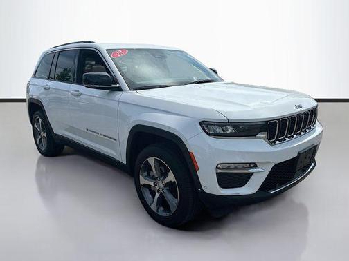 Bright White Clearcoat 2023 Jeep Grand Cherokee Limited