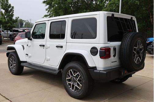 2025 Jeep Wrangler 4-Door Sahara 4x4