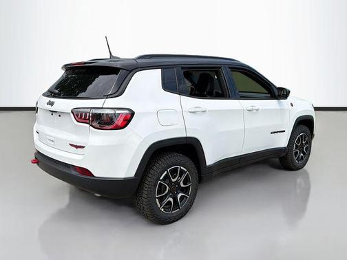 Bright White Clearcoat 2026 Jeep Compass Trailhawk