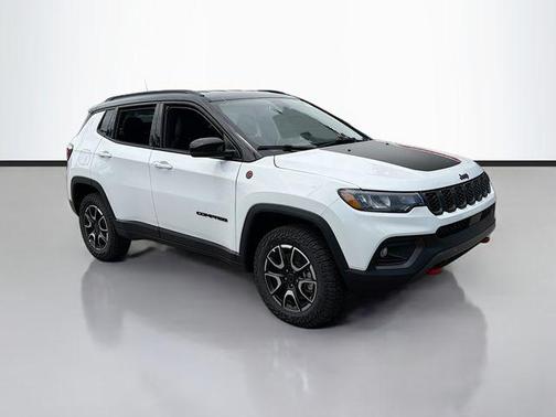 Bright White Clearcoat 2026 Jeep Compass Trailhawk