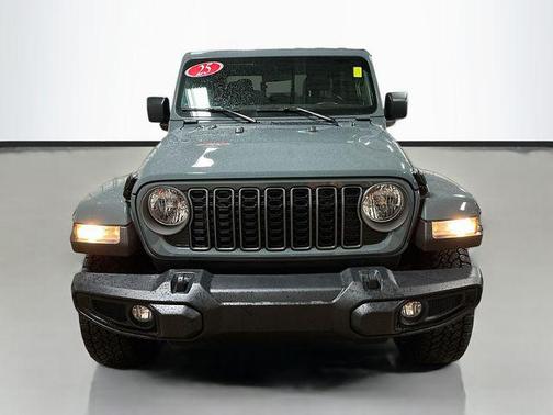 2025 Jeep Gladiator Nighthawk