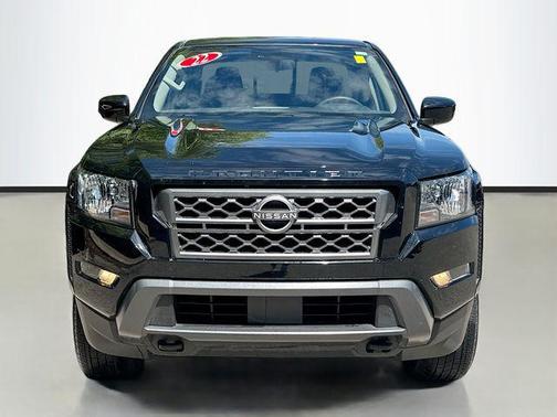 Super Black 2022 Nissan Frontier SV