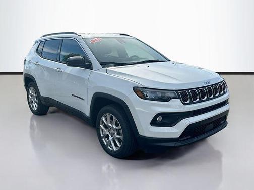 Bright White Clearcoat 2023 Jeep Compass Latitude Lux