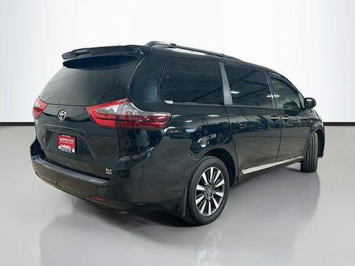 2020 Toyota Sienna XLE