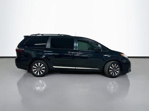 2020 Toyota Sienna XLE