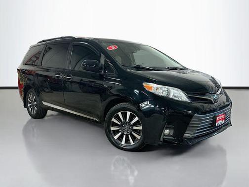2020 Toyota Sienna XLE