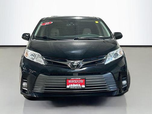 2020 Toyota Sienna XLE